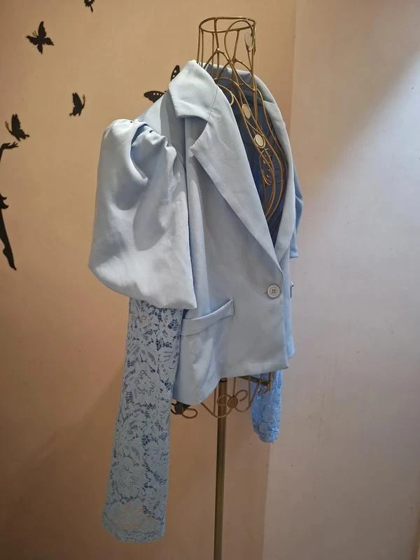 Blazer court bleu clair et dentelle - Made in italy – photo 2